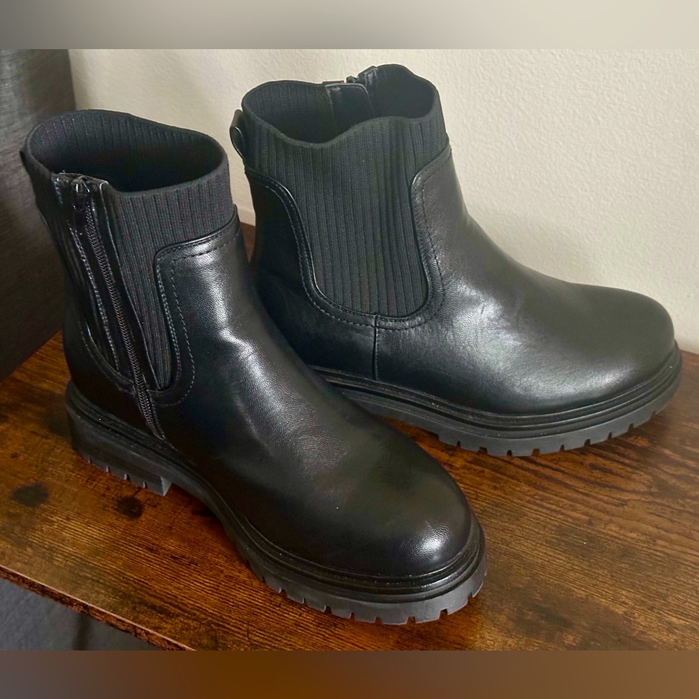 3/$50 Boots leather size 9.5 WIDE WIDTH shoes for Female. NWOT.